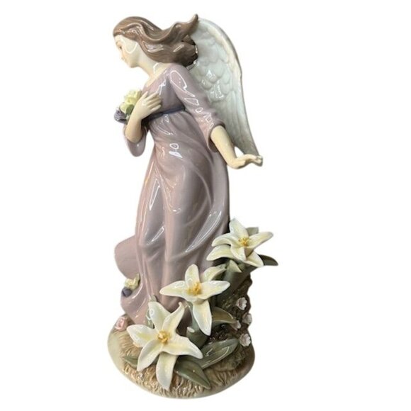 Hand-Painted Porcelain Angel Figurine With Floral Details & Flowing Gown - Picture 4 of 7